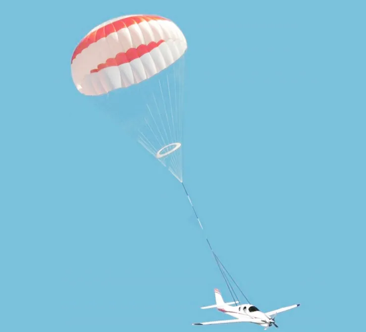 低空與安全：大連一小型民用飛機發(fā)動機故障迫降公路(圖2)