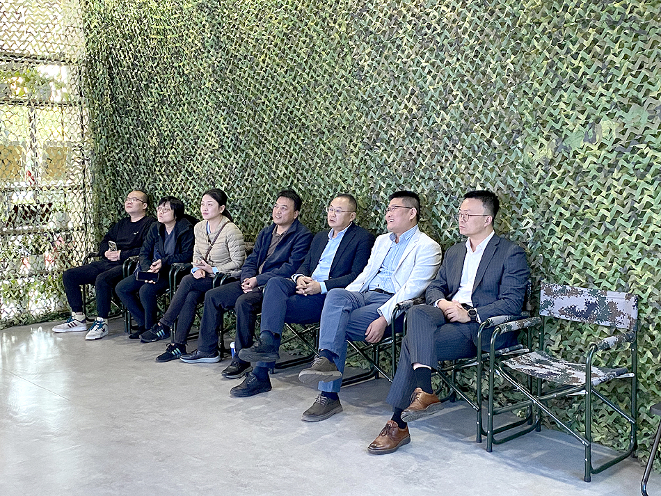 成都市青羊區(qū)領導蒞臨天鷹裝備，深入探討低空經濟合作(圖1)